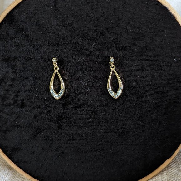 Dangling drop shaped golden vintage earrings with rhinestones - Picture 1 of 3